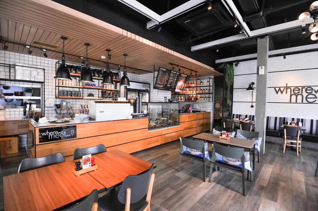 Glur Phuket Patong Beach Exterior photo